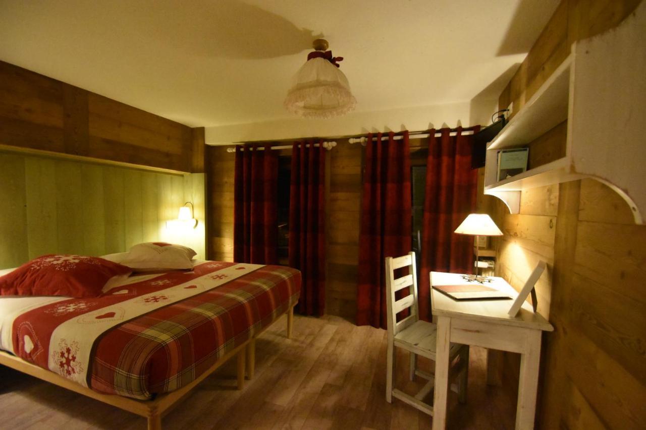 Hotel Petit Dahu - Chambres Et Restaurant Cogne Exteriör bild