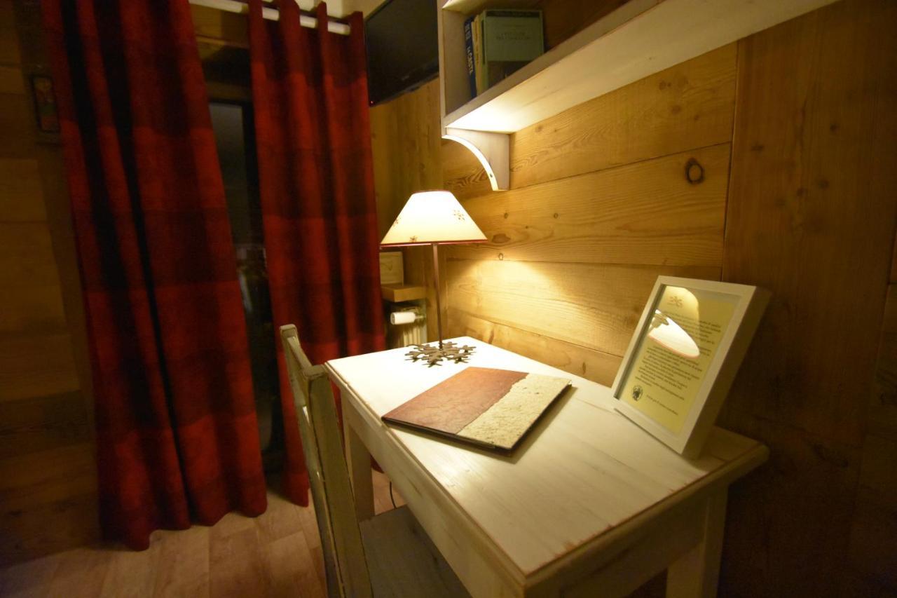 Hotel Petit Dahu - Chambres Et Restaurant Cogne Exteriör bild