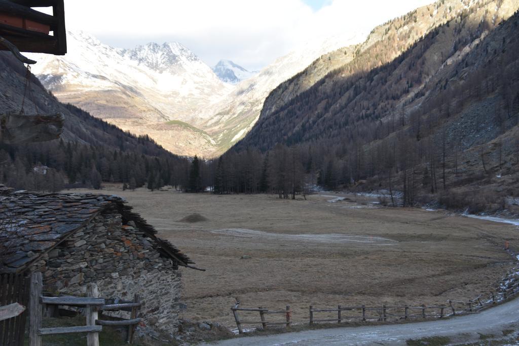 Hotel Petit Dahu - Chambres Et Restaurant Cogne Exteriör bild