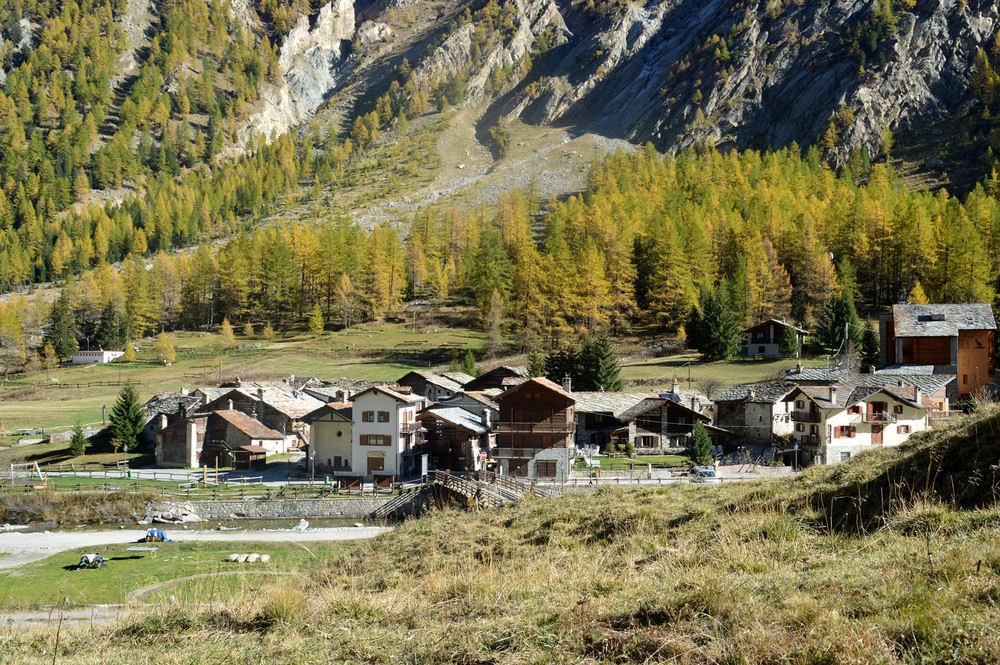 Hotel Petit Dahu - Chambres Et Restaurant Cogne Exteriör bild