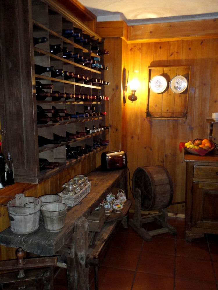 Hotel Petit Dahu - Chambres Et Restaurant Cogne Exteriör bild