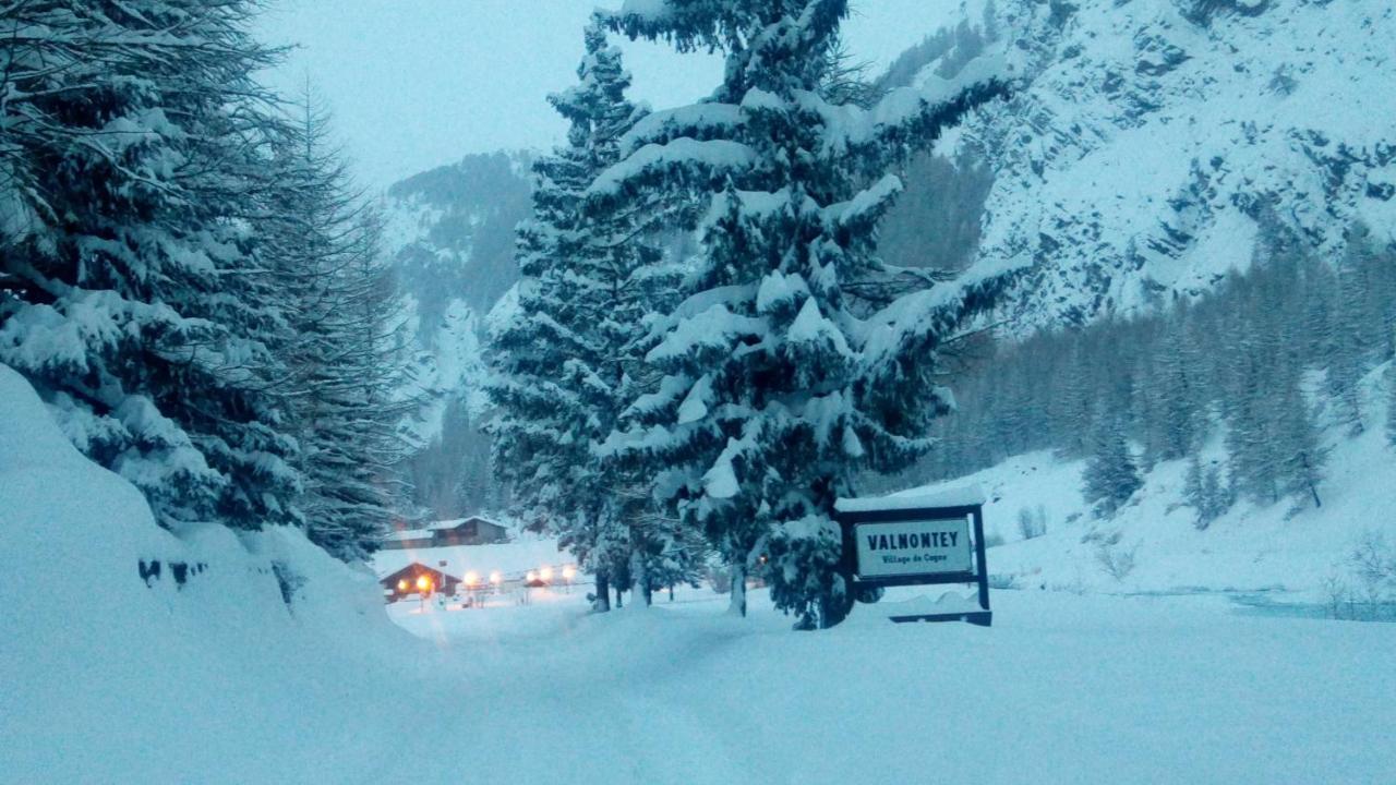 Hotel Petit Dahu - Chambres Et Restaurant Cogne Exteriör bild