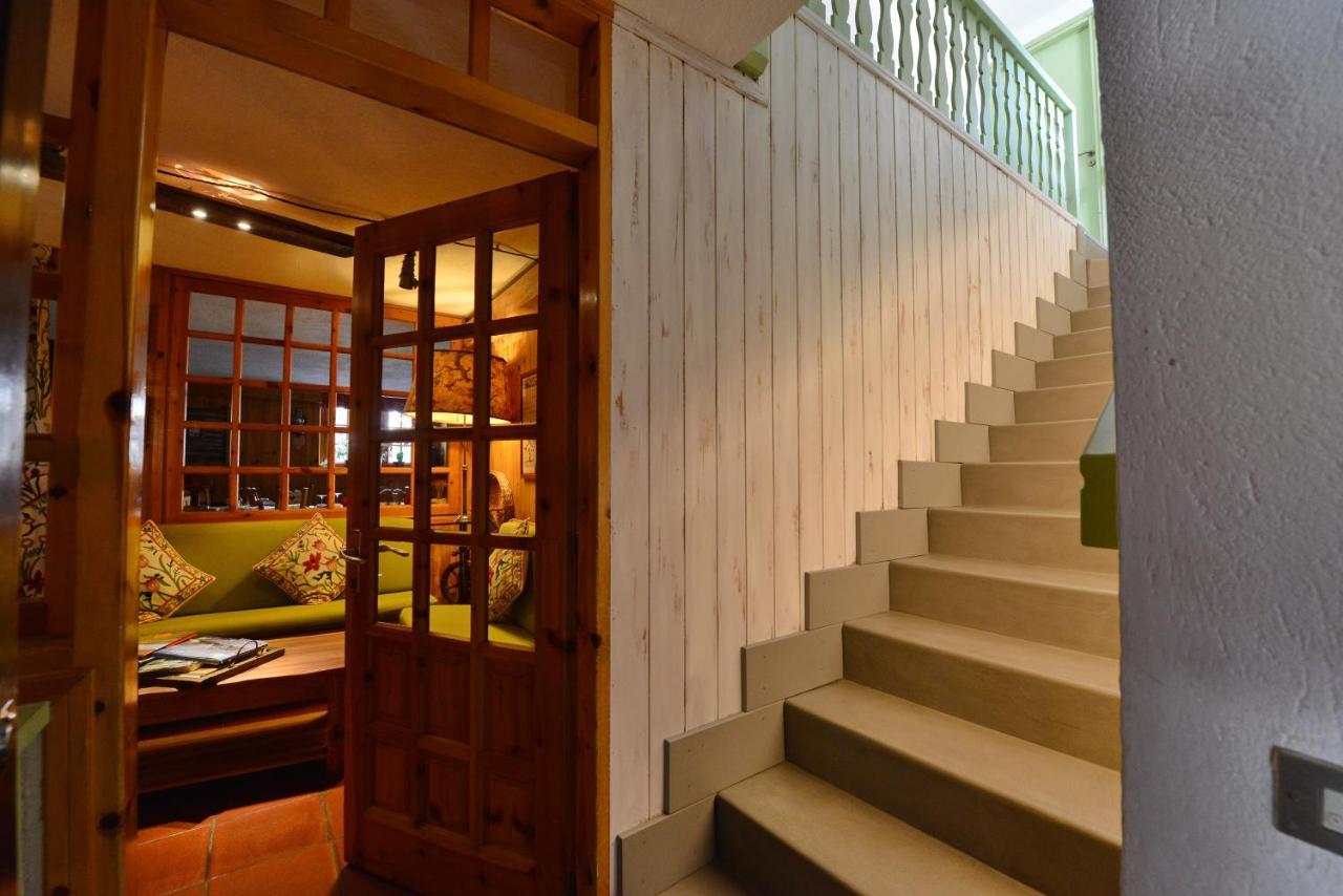 Hotel Petit Dahu - Chambres Et Restaurant Cogne Exteriör bild